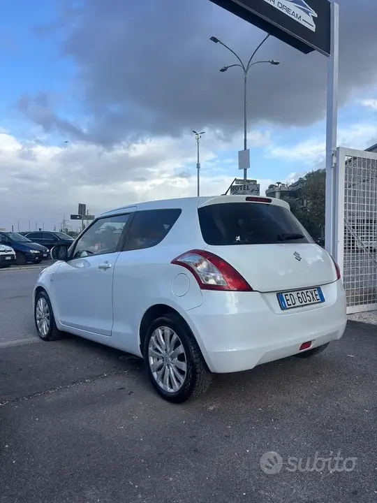Suzuki Swift 2011 photo 3