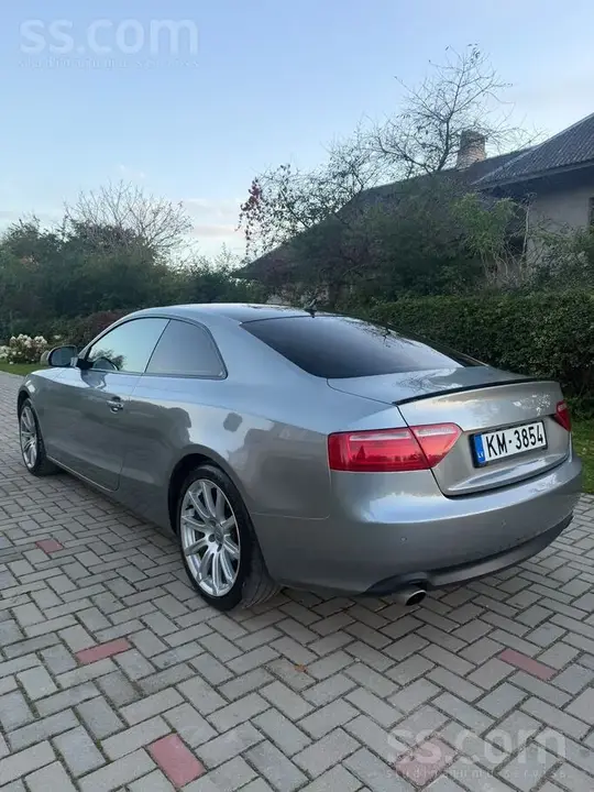 Audi A5 2009 photo 2