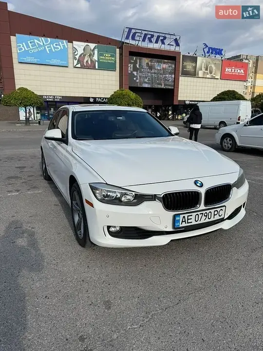 BMW 3 Series 2015 photo 2