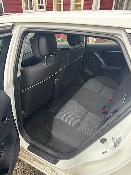 Toyota Avensis 2012 photo 3