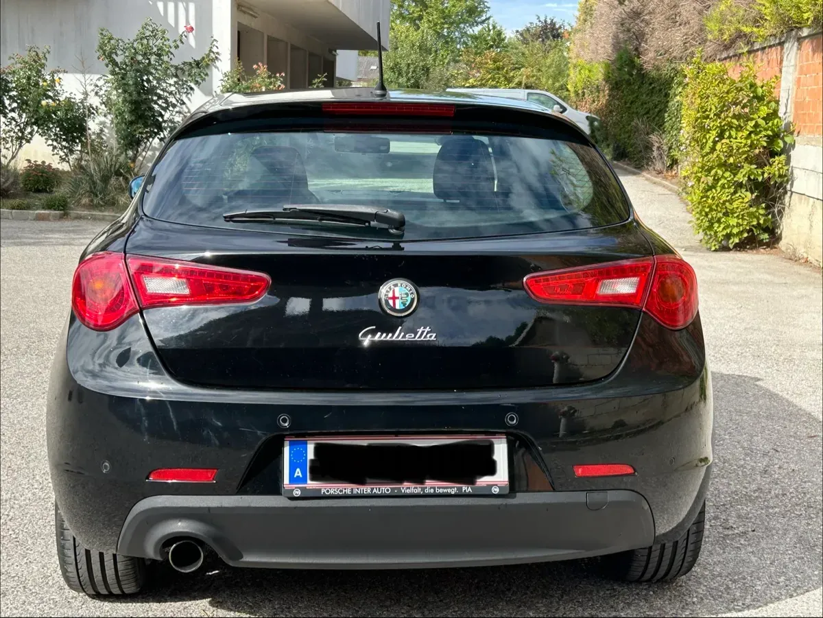 Alfa Romeo Giulietta 2011 photo 3
