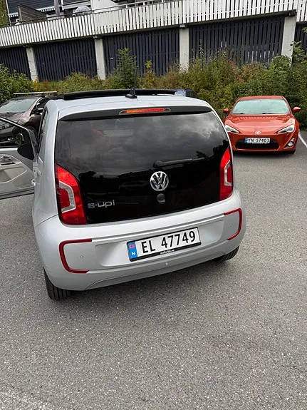 Volkswagen E-Up! 2015 photo 2