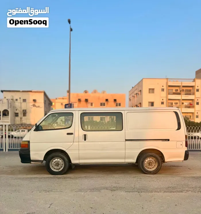Toyota Hiace 2004 photo 3