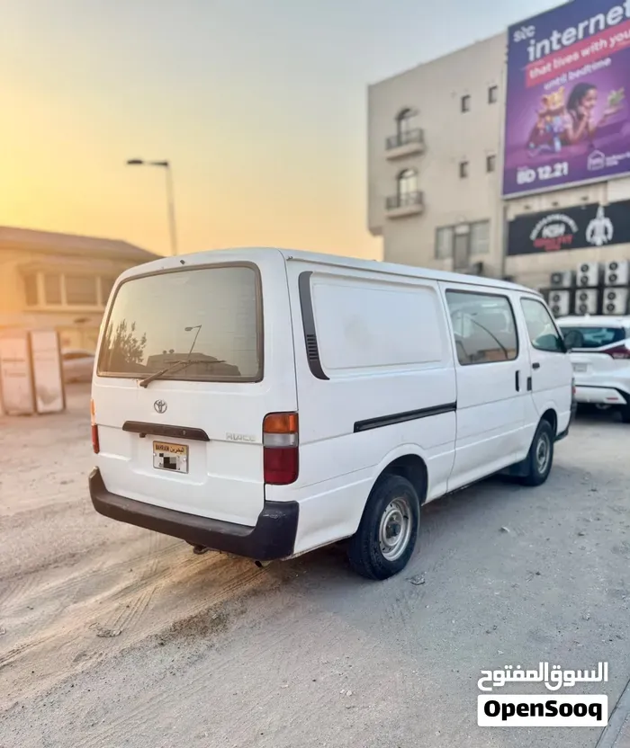 Toyota Hiace 2004 photo 4