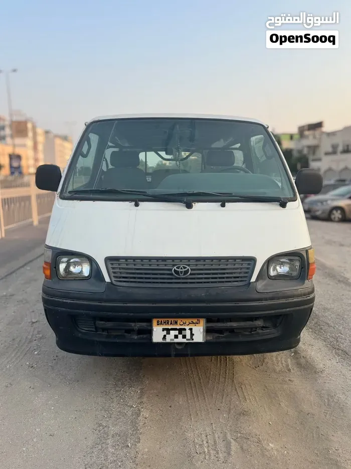 Toyota Hiace 2004 photo 2