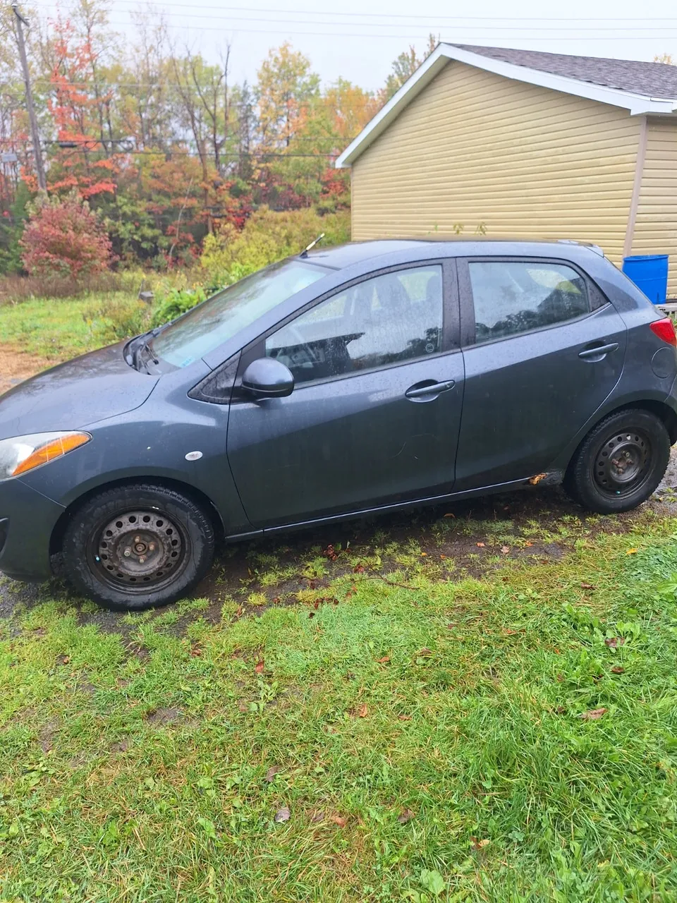Mazda 2 2011 photo 3