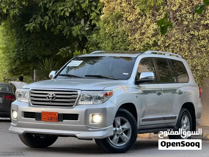 Toyota Land Cruiser 2013 photo 2