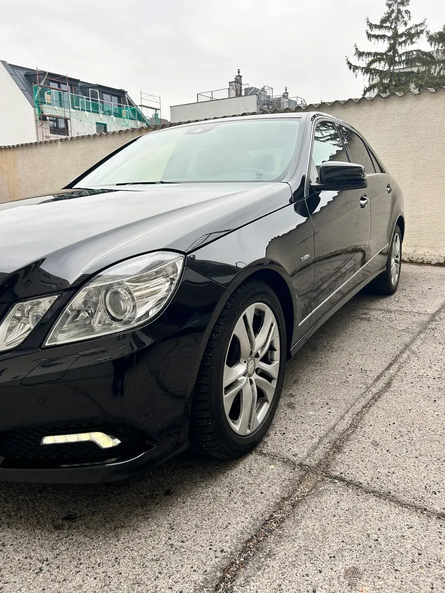 Mercedes-Benz E-Class 2009 photo 2