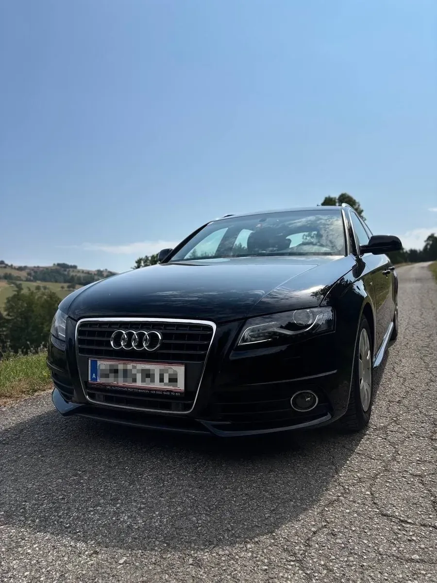 Audi A4 2012 photo 2