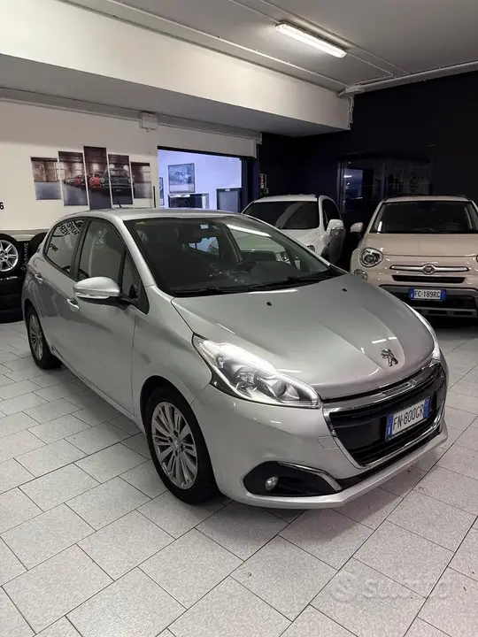 Peugeot 208 2018 photo 3