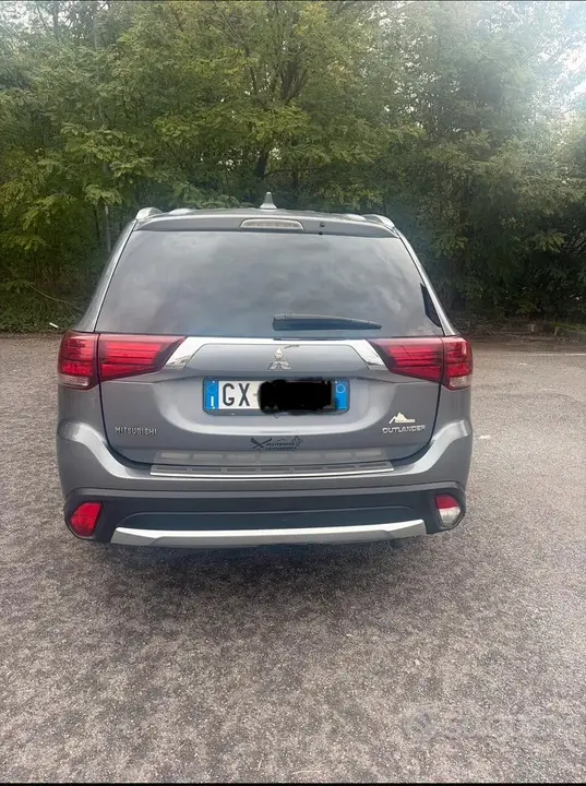 Mitsubishi Outlander 2018 photo 2