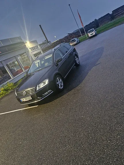 Volkswagen Passat 2011 photo 2