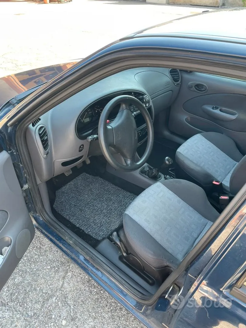 Ford Fiesta 2000 photo 5