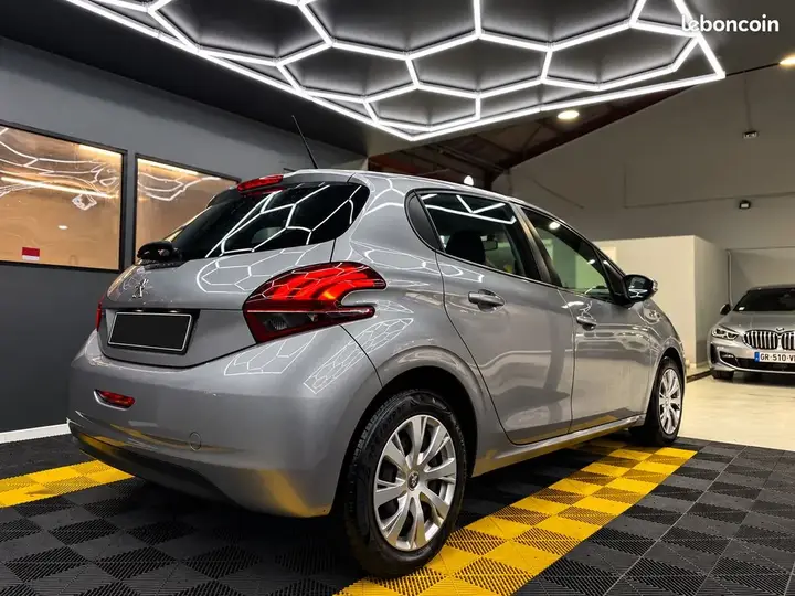 Peugeot 208 2019 photo 4