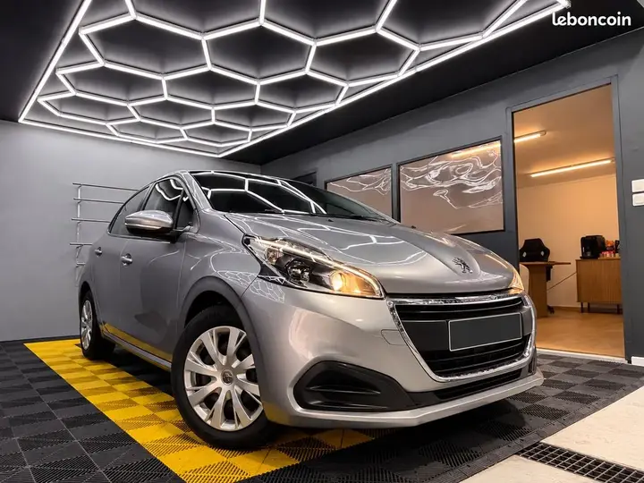 Peugeot 208 2019 photo 2