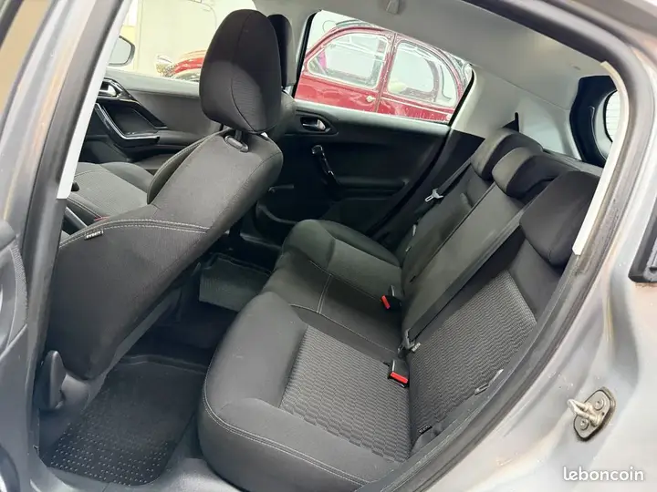 Peugeot 208 2019 photo 5