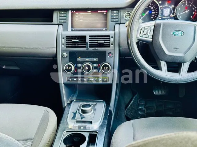 Land Rover Discovery Sport 2018 photo 2