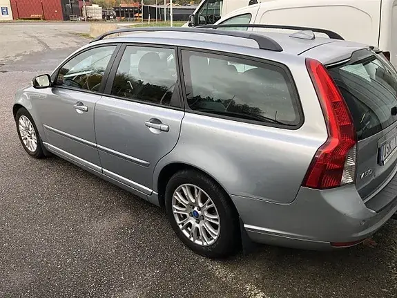 Volvo V50 2008 photo 2