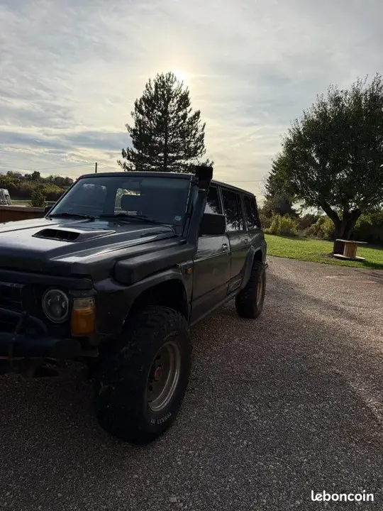 Nissan Patrol 1992 photo 2