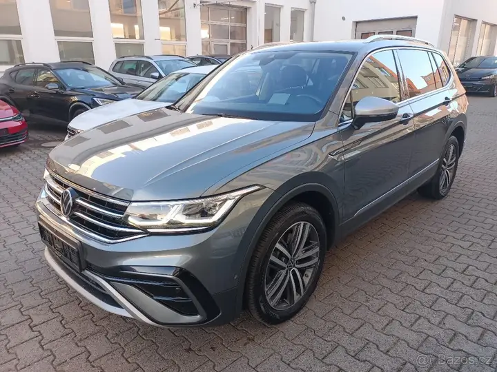 Volkswagen Tiguan Allspace 2023 photo 2