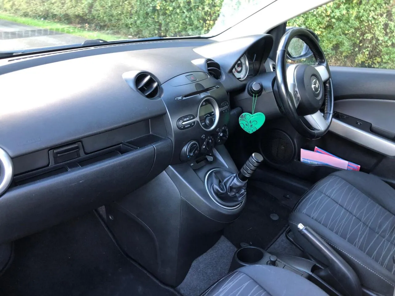 Mazda Mazda2 2009 photo 3
