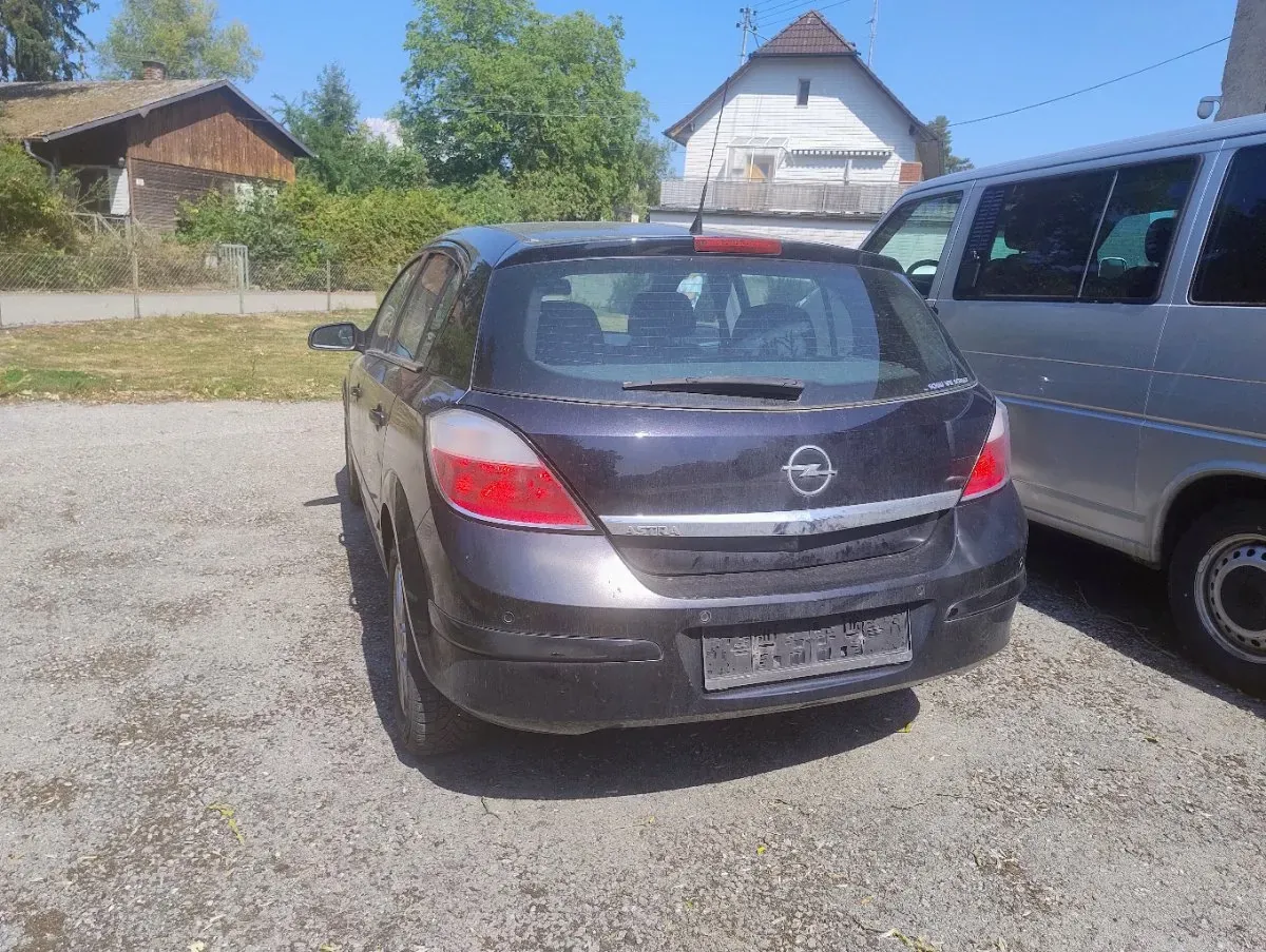 Opel Astra 2004 photo 2