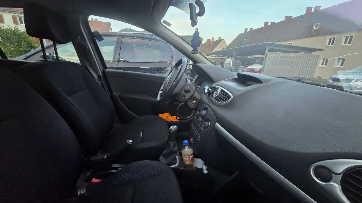 Renault Clio 2006 photo 2