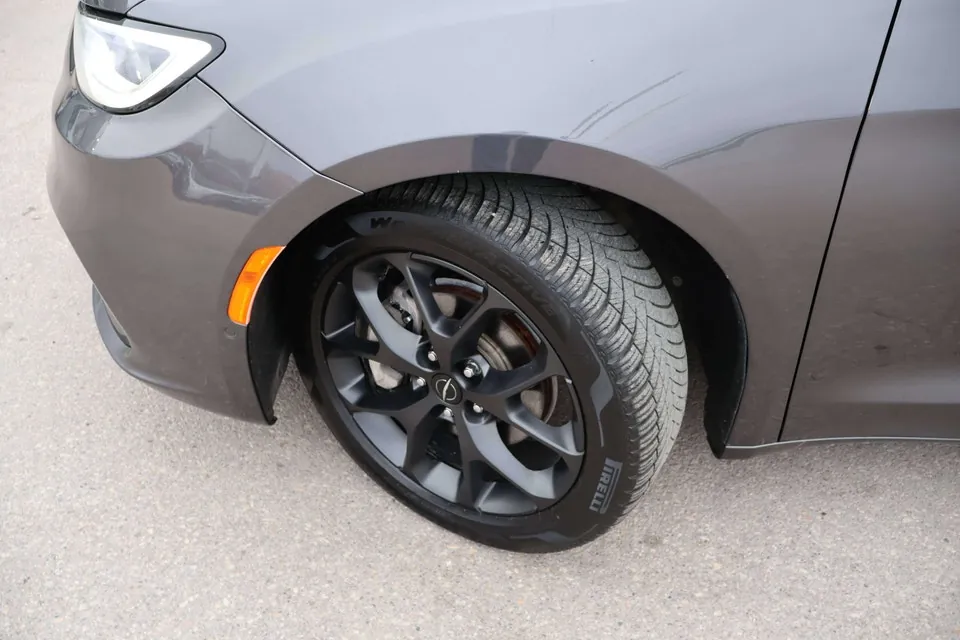 Chrysler Pacifica 2021 photo 3