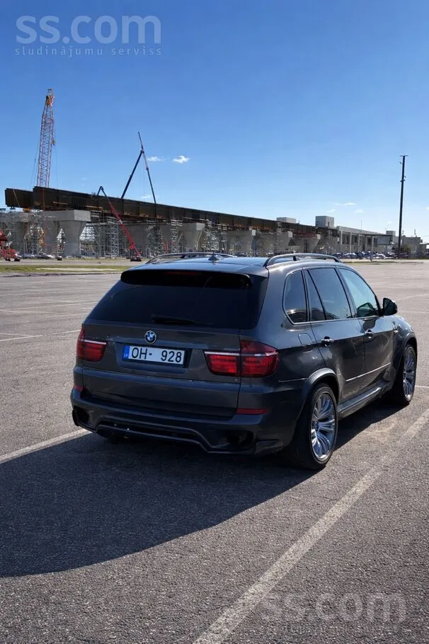 BMW X5 2012 photo 2