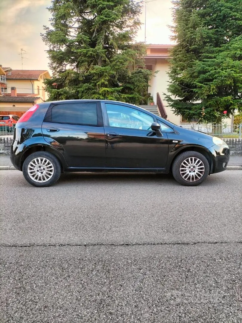 Fiat Grande Punto 2008 photo 2