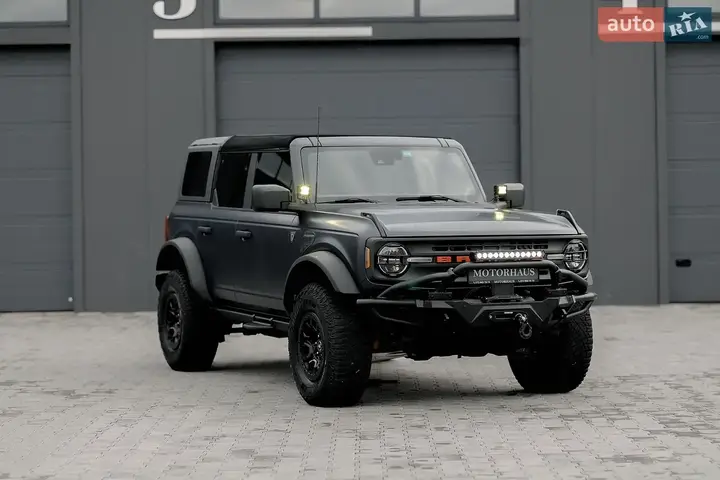Ford Bronco 2021 photo 2