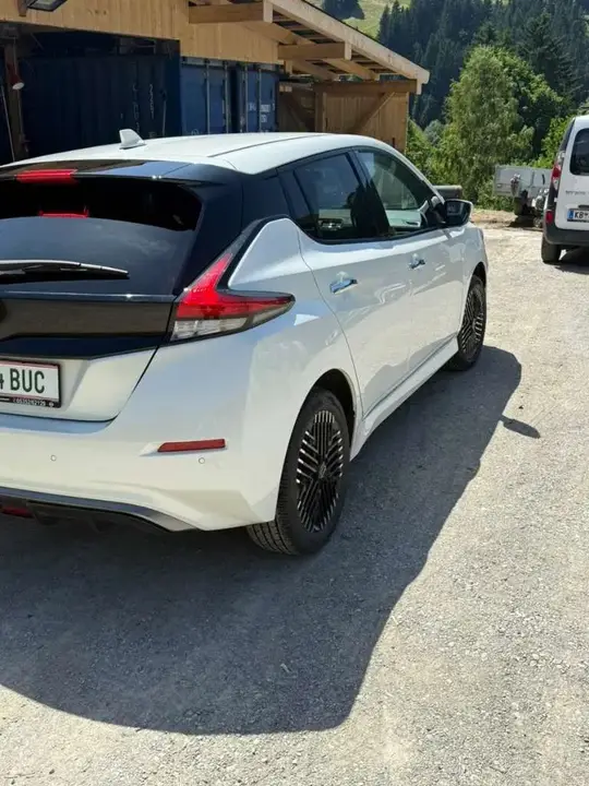 Nissan Leaf 2023 photo 3