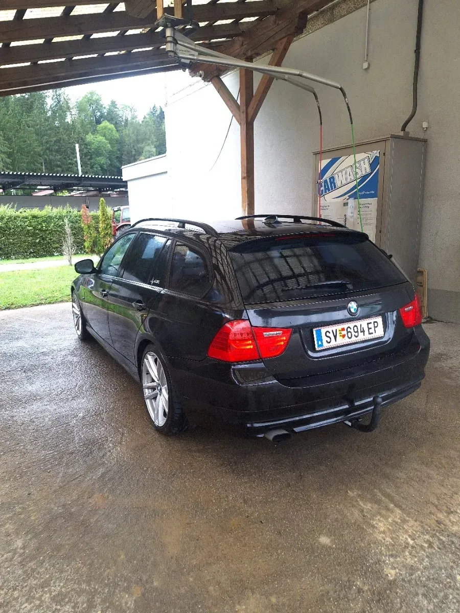 BMW 3 Series 2009 photo 2