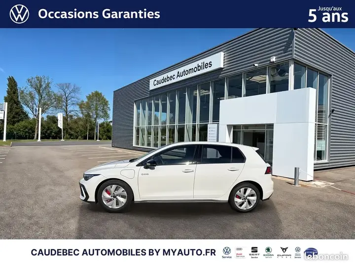 Volkswagen Golf 2025 photo 2