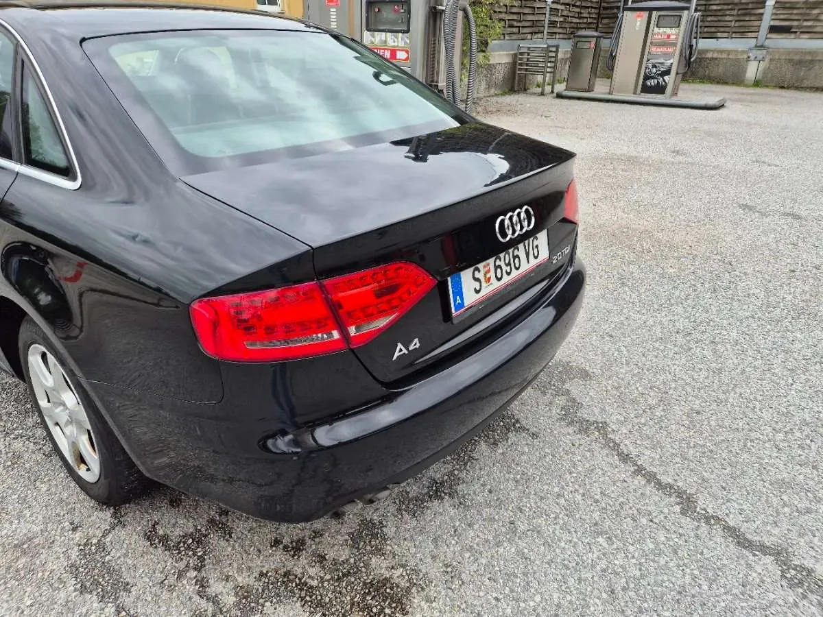 Audi A4 2009 photo 2