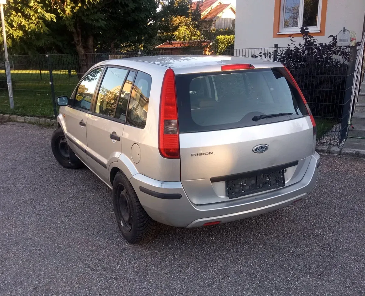 Ford Fusion 2002 photo 2