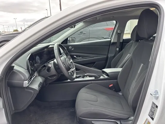 Hyundai Elantra 2026 photo 3