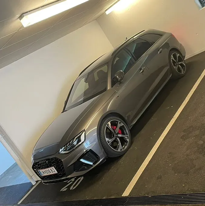 Audi A4 2021 photo 2