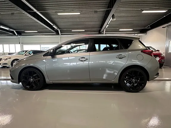 Toyota Auris 2017 photo 3