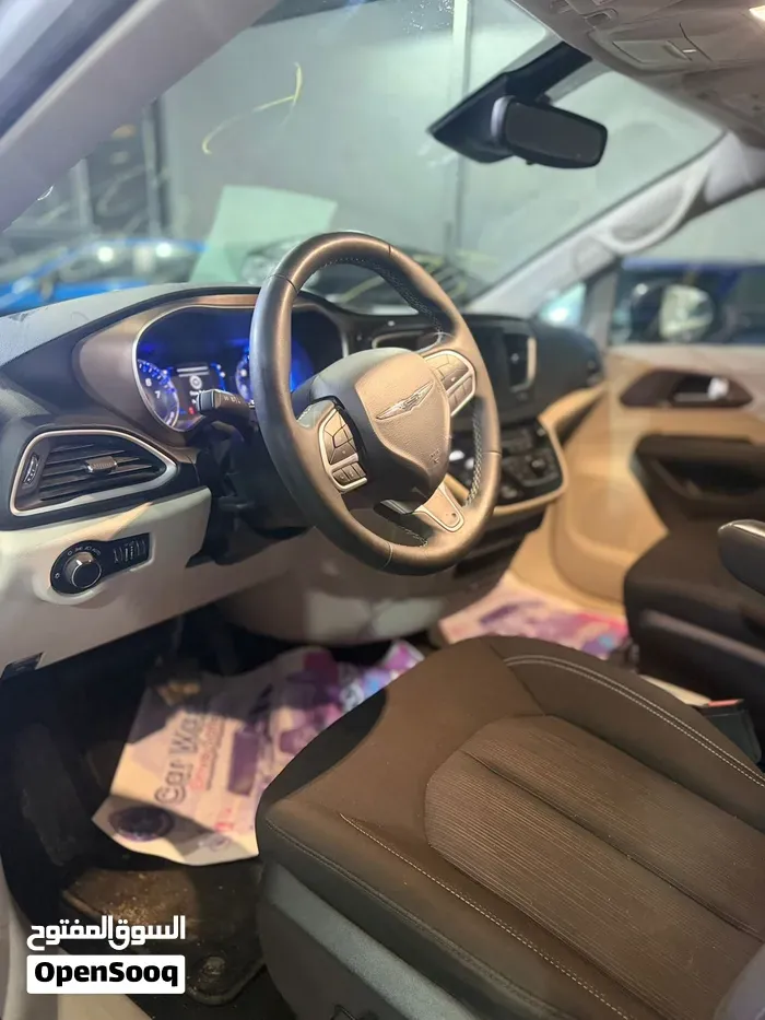 Chrysler Pacifica 2024 photo 2