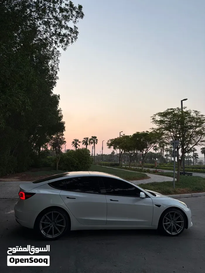 Tesla Model 3 2023 photo 3