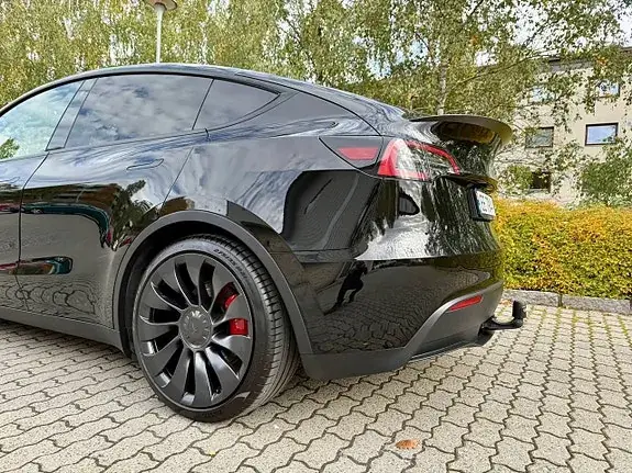 Tesla Model Y 2023 photo 4