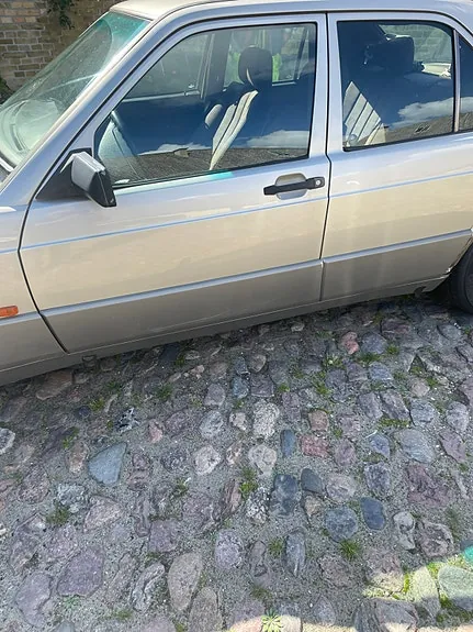 Mercedes-Benz 190 E 1989 photo 2