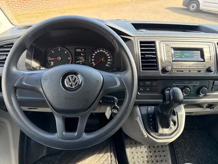 Volkswagen Transporter 2018 photo 3