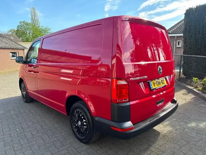 Volkswagen Transporter 2018 photo 2