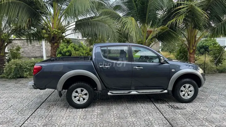 Mitsubishi Triton 2009 photo 2