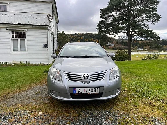 Toyota Avensis 2010 photo 2