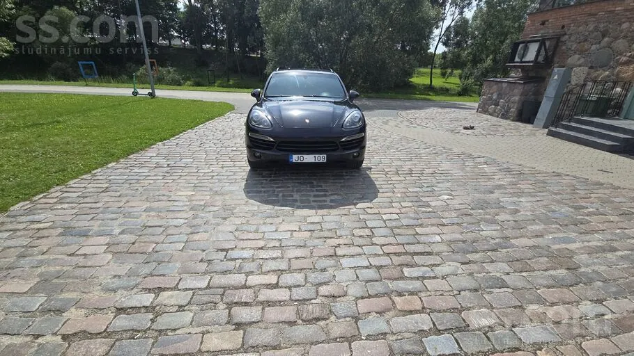 Porsche Cayenne 2012 photo 3