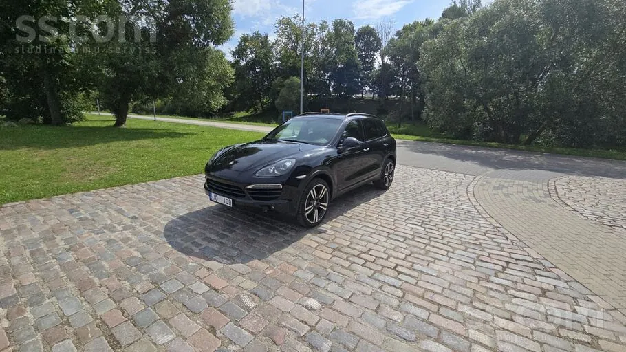 Porsche Cayenne 2012 photo 2