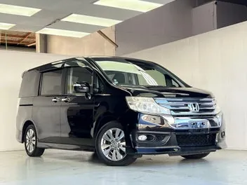 Honda Step Wagon 2013 photo 2